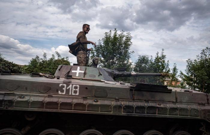 Asalto sorpresa del ejército de Kiev, contraofensiva lanzada en Kursk para detener el avance de las tropas rusas.