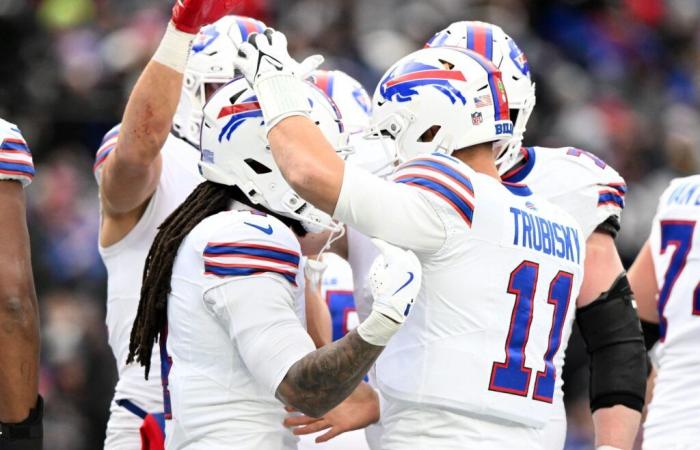 Los Patriots terminan una temporada tumultuosa con una nota alta con una victoria contra los Bills.