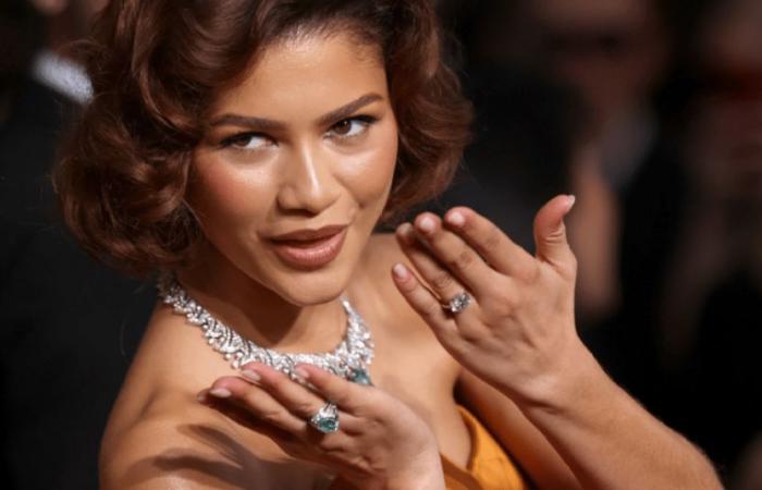 Zendaya sorprende con vestido naranja en la alfombra…