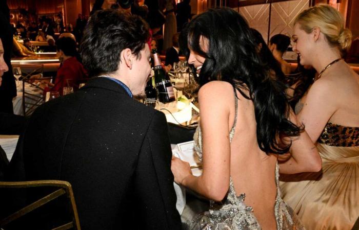 Kylie Jenner usa un vestido sin espalda en su cita nocturna con Timothée Chalamet en los Globos de Oro 2025