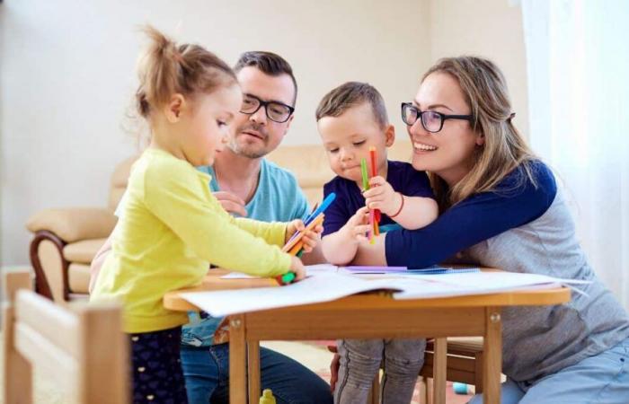 Todos los padres deben dejar de hacer esto delante de sus hijos, afirman los expertos