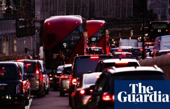 Londres es la ciudad más congestionada de Europa, con conductores parados en el tráfico una media de 101 horas el año pasado.