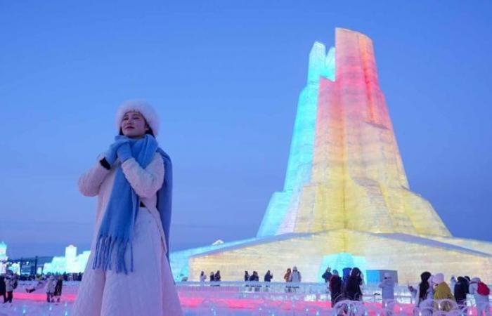 La Reina de las Nieves en la vida real… Vea las esculturas de dingos en el Festival de Hielo de Harbin, China