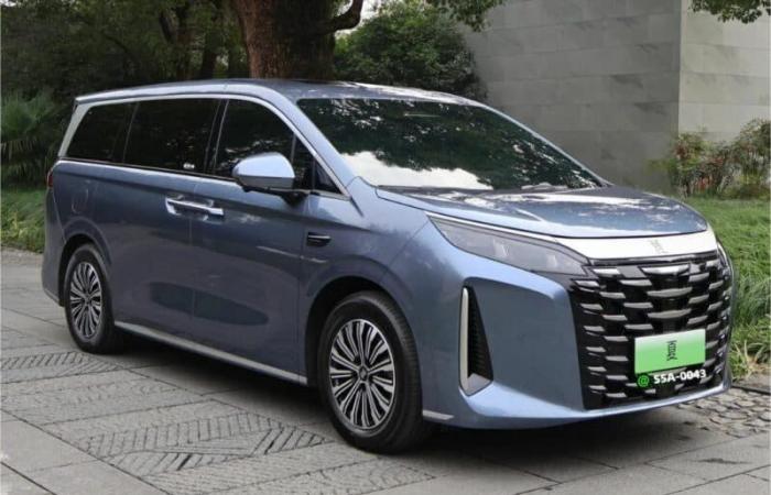 La minivan BYD Xia PHEV llegó a los distribuidores antes del lanzamiento