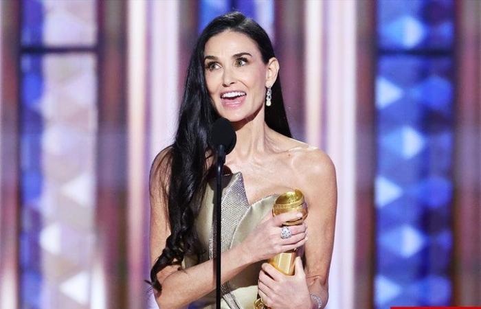 Demi Moore parece desairar a Kylie Jenner mientras celebra la victoria en los Globos de Oro