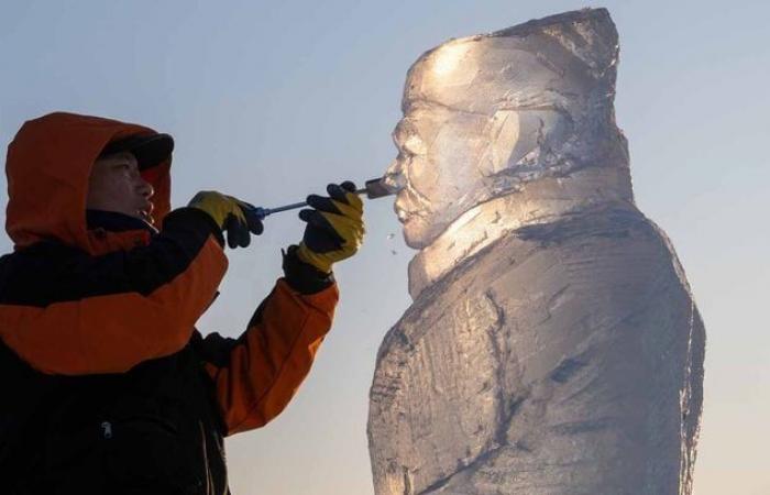 La Reina de las Nieves en la vida real… Vea las esculturas de dingos en el Festival de Hielo de Harbin, China