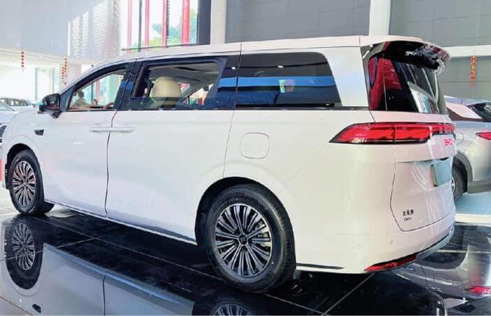 La minivan BYD Xia PHEV llegó a los distribuidores antes del lanzamiento