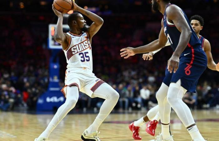 Los Suns y su nueva alineación titular luchan contra los Sixers en Filadelfia