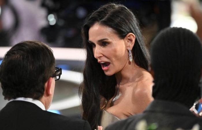 ¿Demi Moore desairó a Kylie Jenner durante los Globos de Oro?