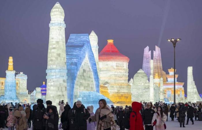 La Reina de las Nieves en la vida real… Vea las esculturas de dingos en el Festival de Hielo de Harbin, China