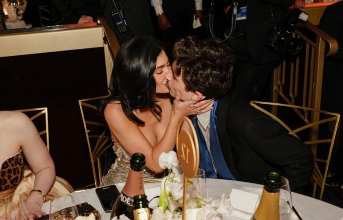 Kylie Jenner y Timothée Chalamet, más enamorados que nunca en los Globos de Oro 2025