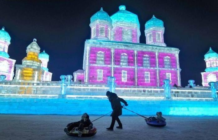 La Reina de las Nieves en la vida real… Vea las esculturas de dingos en el Festival de Hielo de Harbin, China