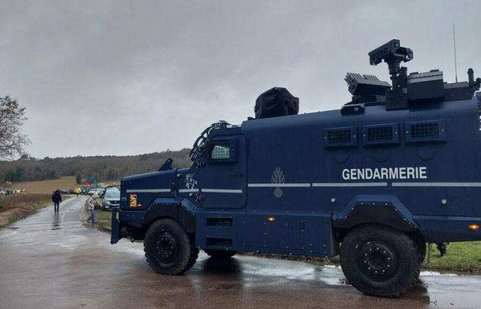 Los tractores de Coordinación Rural fuerzan una presa en Essonne