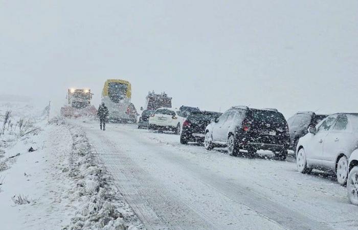 Intervienen hornos para retirar la nieve de las carreteras