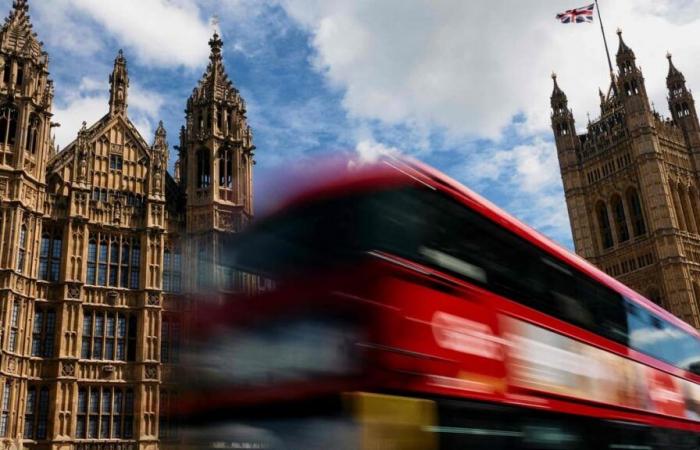 Un niño de 14 años muere apuñalado en un autobús de Londres