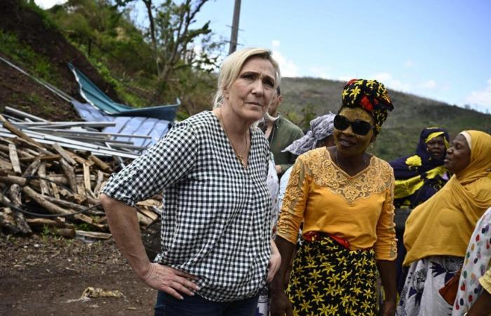 En Mayotte, Marine Le Pen culpa a la inmigración tras el ciclón Chido