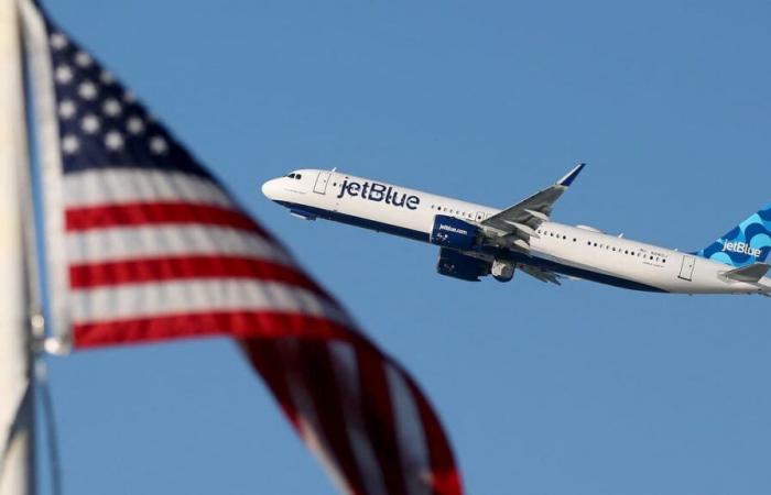 Hallan muertas a dos personas en el tren de aterrizaje de un avión en Florida