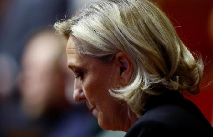 Cómo Marine Le Pen fue informada de la muerte de su padre en el avión que la traía de Mayotte