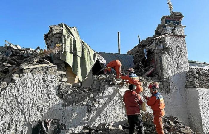 En el Tíbet, un potente terremoto mata a casi un centenar de personas