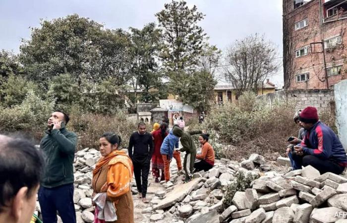 126 muertos en un gran terremoto cerca del Monte Everest, los temblores también se sintieron en partes de la India