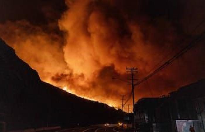 Los quebequenses se preparan para tener que evacuar ante las llamas incontrolables