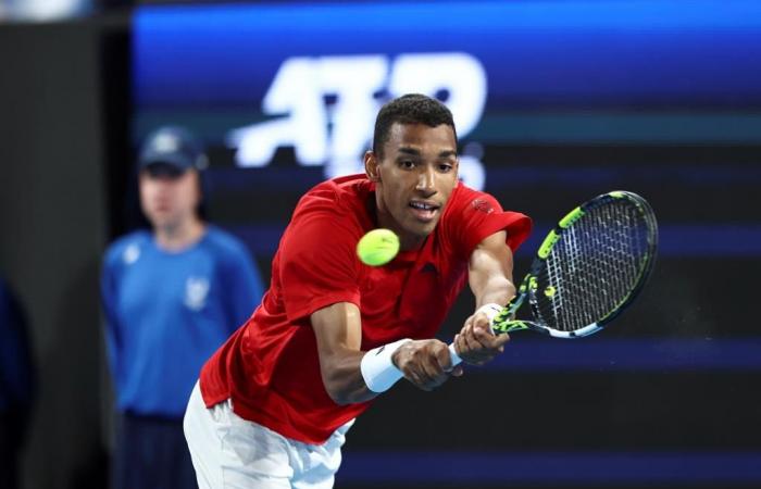 Auger-Aliassime avanza a la tercera ronda, Shapovalov pierde