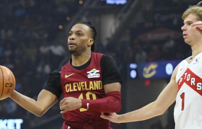 Los actos heroicos de Darius Garland al final del juego levantan a los Cavs en una descuidada victoria por 132-126 sobre los Raptors