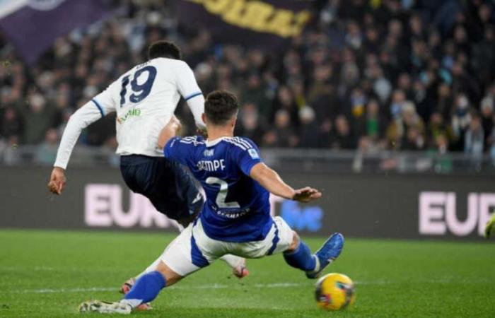 Lazio y Como empataron en el campeonato italiano en el día de honor