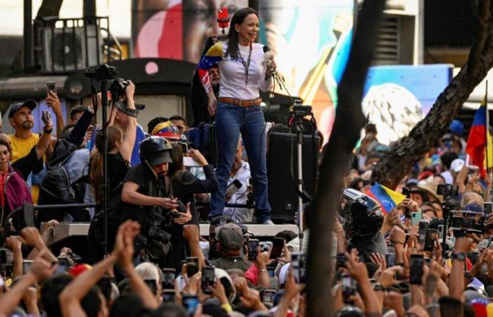 La líder opositora María Corina Machado, “inmovilizada por la fuerza”, “liberada” tras una manifestación