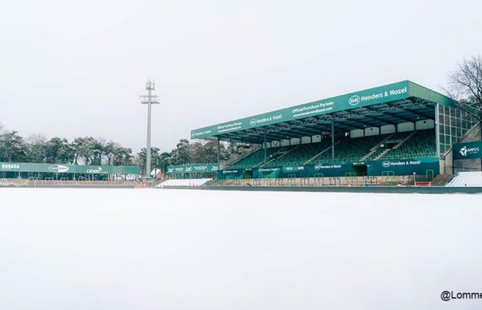 El clima invernal pone fin al partido de 1B entre Lommel y Francs Borains