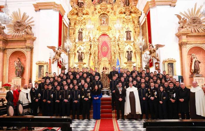 La princesa Leonor y sus 75 compañeros rezan en Cádiz antes de zarpar