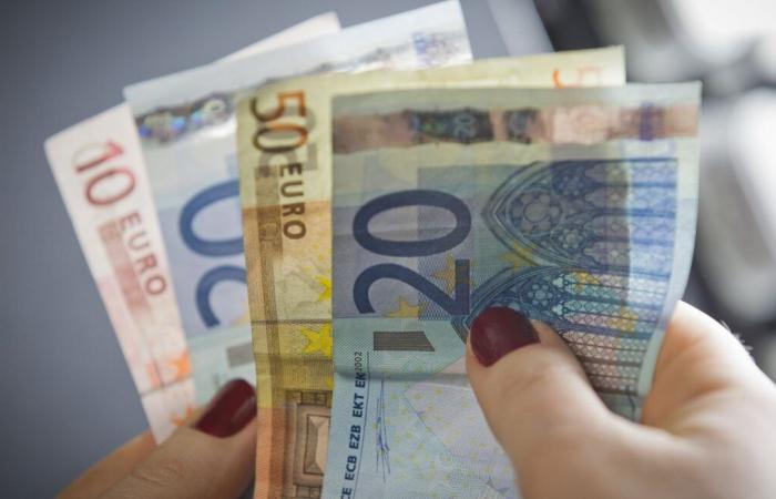 Las comisiones bancarias se disparan este año en Francia, según una asociación de consumidores