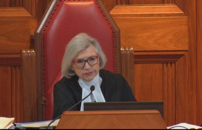 12 de enero de 2000: Beverley McLachlin toma juramento como Presidenta del Tribunal Supremo de Canadá.