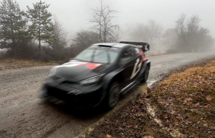 El piloto galés Elfyn Evans probando en el Col de Faye