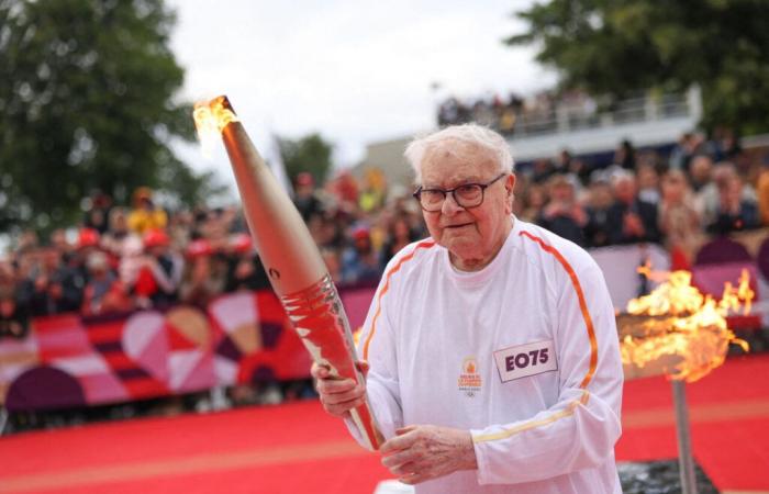 Manga. Portador de la llama del Mont Saint-Michel, el remero Roger Lebranchu murió a los 102 años