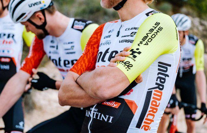 ¡Hutchinson vuelve a la cima del ciclismo profesional con Intermarché-Wanty!