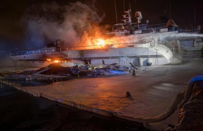 Tres yates arrasados ​​por un incendio en un puerto deportivo de los distritos del norte