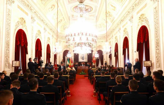 La princesa Leonor y sus 75 compañeros rezan en Cádiz antes de zarpar