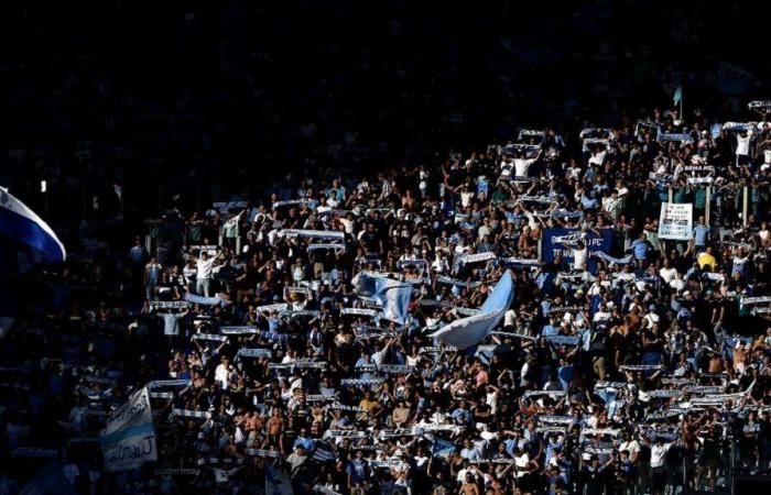 En Italia, los ultras del Lazio Roma rinden homenaje a Jean-Marie Le Pen con una pancarta