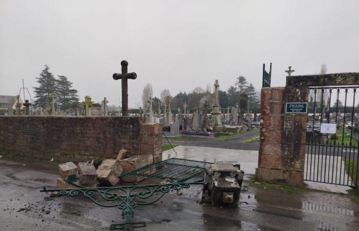 Cerca de Dinan, la puerta del cementerio se derrumbó y llevaba una curiosa inscripción