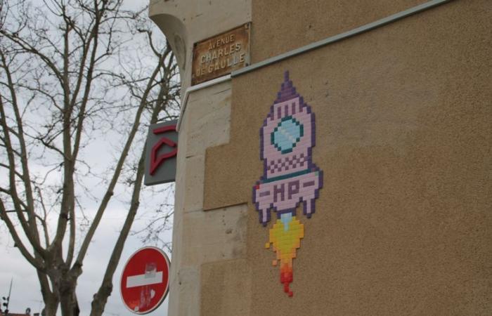 Entre Castres y Aussillon, un misterioso artista decora las calles con sus mosaicos originales