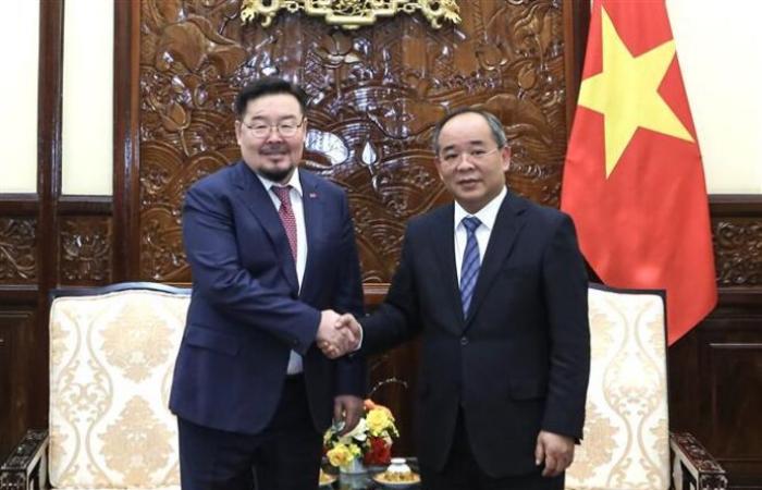 Vietnam y Mongolia fortalecen cooperación entre sus oficinas presidenciales