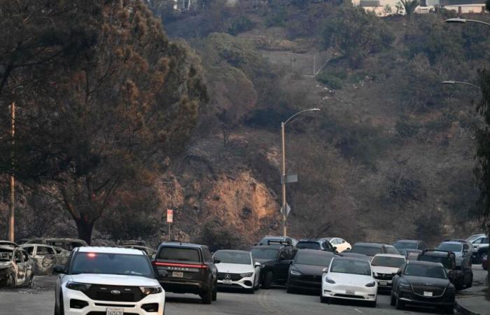 Incendios en Los Ángeles: Alertas de evacuación incorrectas siembran “pánico” y “confusión”