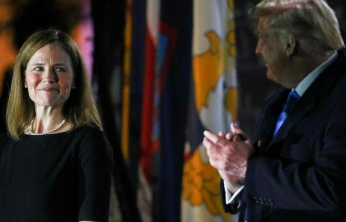 Asunto Stormy Daniels: Amy Coney Barrett, la jueza designada por Trump que trabajó en su contra