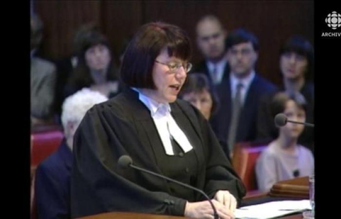 12 de enero de 2000: Beverley McLachlin toma juramento como Presidenta del Tribunal Supremo de Canadá.