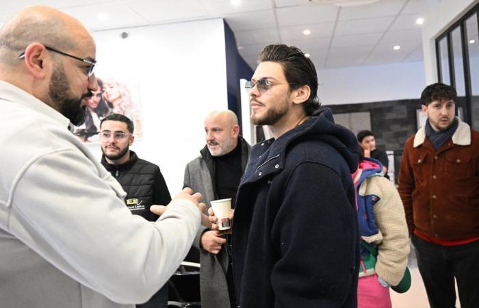 LE CREUSOT: Radiante, la actriz Rayane Bensetti hizo brillar los ojos de sus fans, en la Maison du Soin