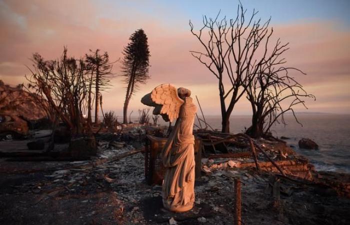 El viento amaina y la polémica aumenta tras cuatro días de devastadores incendios en Los Ángeles – rts.ch