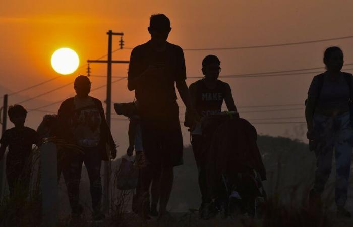 Estados Unidos: Biden extiende la estancia de 800.000 migrantes, mientras Trump amenaza con regresar