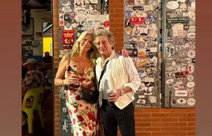 Penny Lancaster es una bomba rubia en una foto descubierta con Sir Rod Stewart