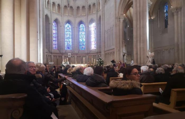 François Bayrou, conmovido hasta las lágrimas, rinde homenaje a “una mujer excepcional”